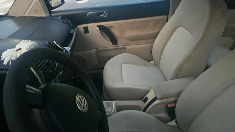 Usata VW New Beetle 104 CV (76 kW) 2006 Nero Utilitaria