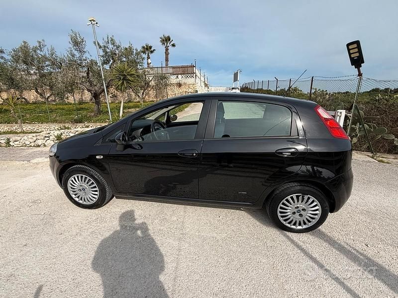 Usata Fiat Grande Punto Dynamic 75 CV (55 kW) 2006 Nero Utilitaria
