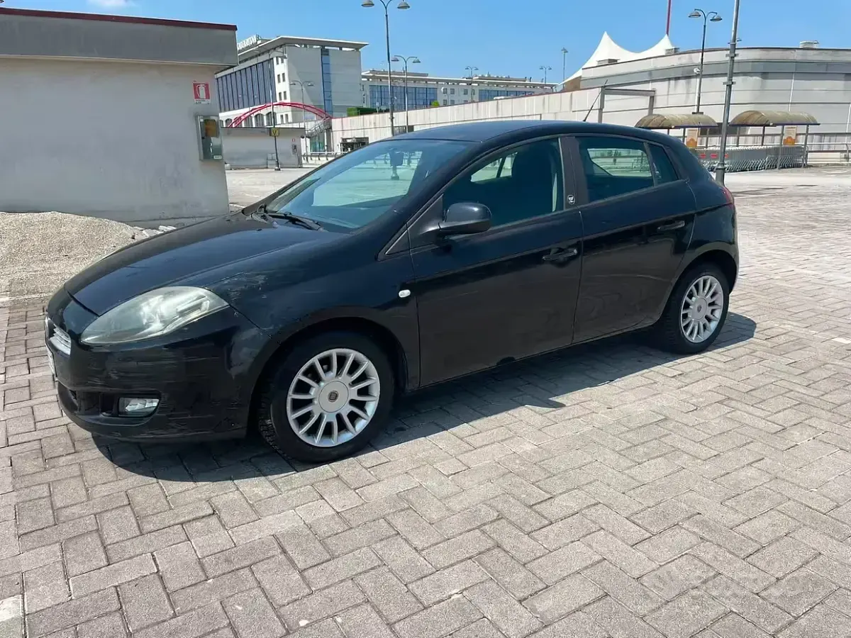 Usata Fiat Bravo Dynamic 90 CV (66 kW) 2011 Nero Utilitaria