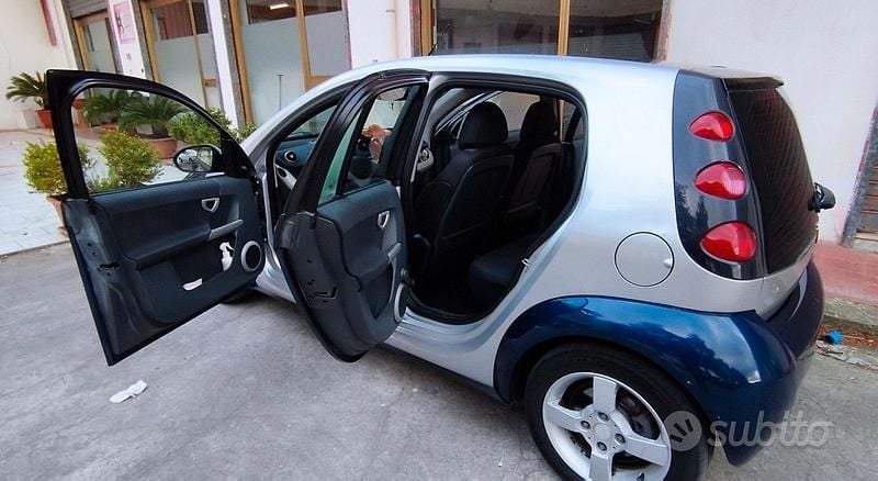 Usata Smart ForFour 95 CV (69 kW) 2005 Blu Utilitaria