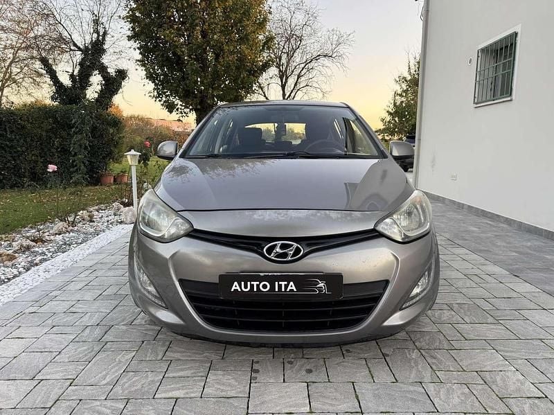 Grigio Usata 2012 Hyundai i20 Edition Due volumi | 4600 € (Buon prezzo) - Immagine 1/4