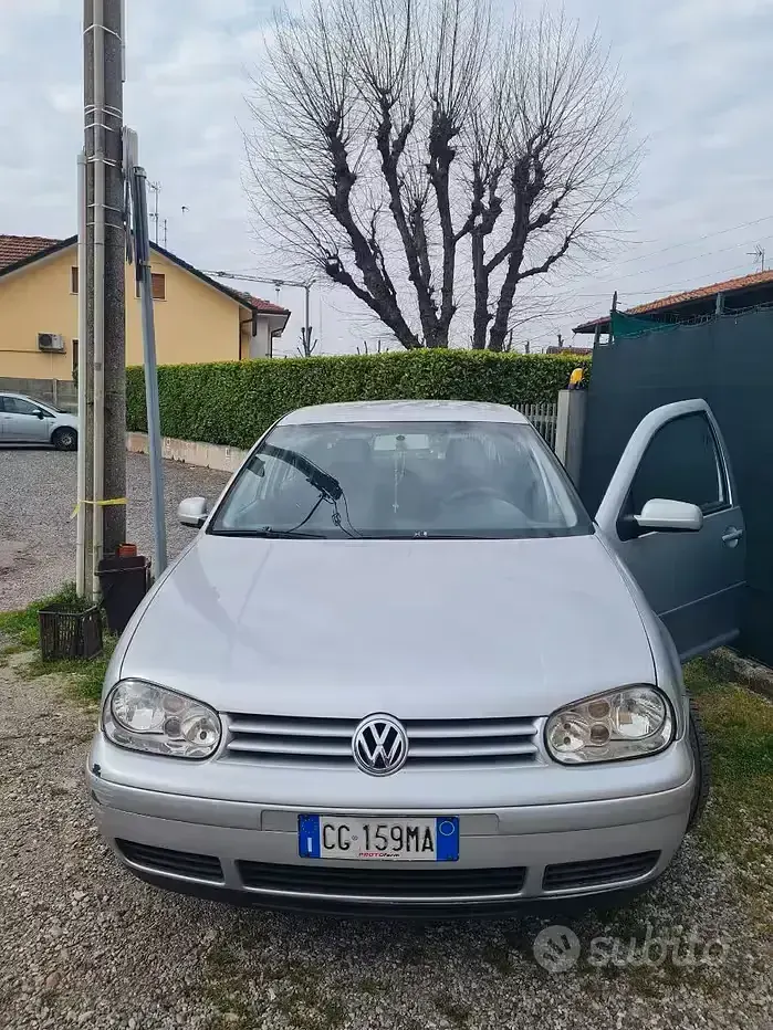 Usata VW Golf IV 105 CV (77 kW) 2002 Grigio Utilitaria