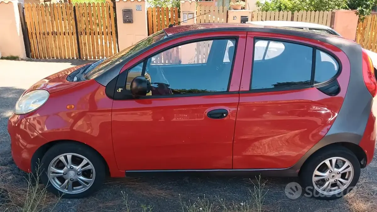 Usata DR Zero 69 CV (50 kW) 2015 Rosso Utilitaria