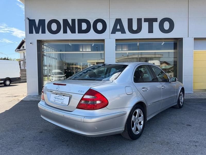 Usata Mercedes E280 Avantgarde 177 CV (130 kW) 2005 Argento Berlina