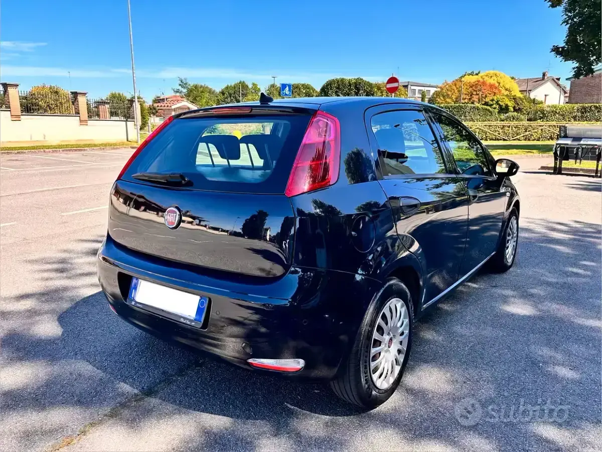 Usata Fiat Grande Punto 95 CV (69 kW) 2018 Bluazzurro Utilitaria