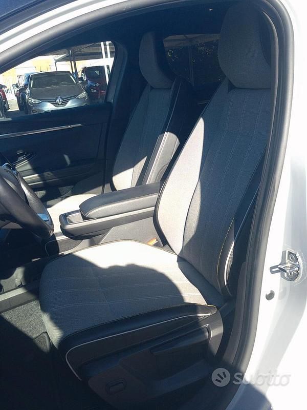 Usata Renault Megane E-Tech Techno 161 kW (220 CV) 2022 Grigio Berlina