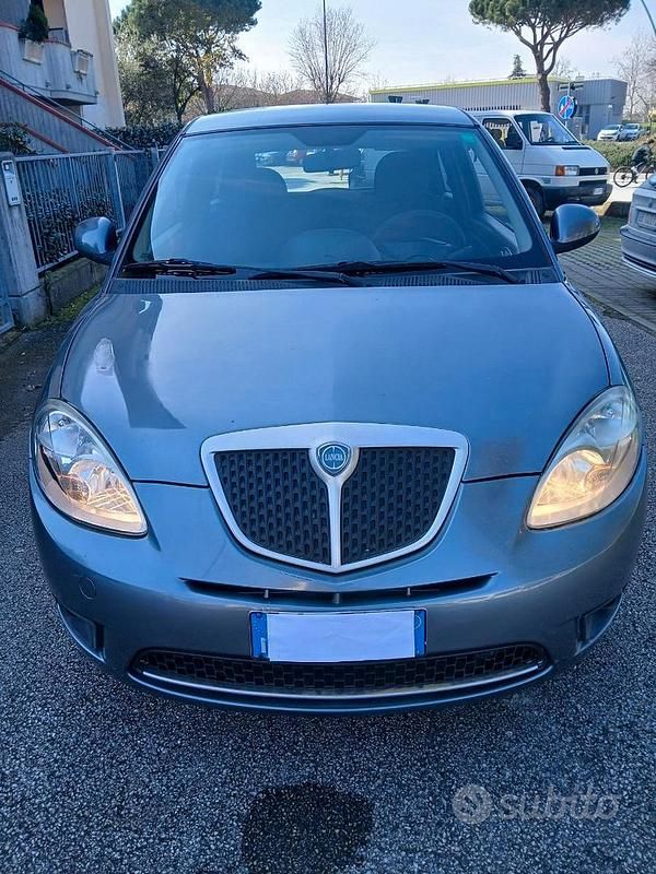 Usata Lancia Ypsilon 77 CV (56 kW) 2010 Grigio Utilitaria
