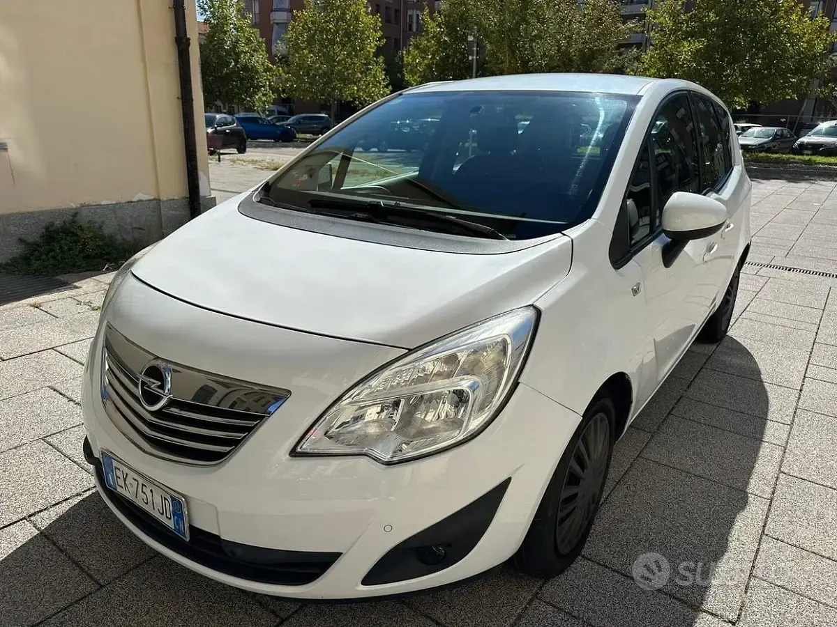 Usata Opel Meriva Cosmo 101 CV (74 kW) 2011 Bianco Monovolume