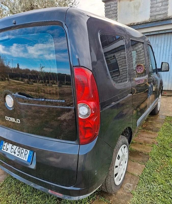 Usata Fiat Doblò 120 CV (88 kW) 2011 Nero Monovolume