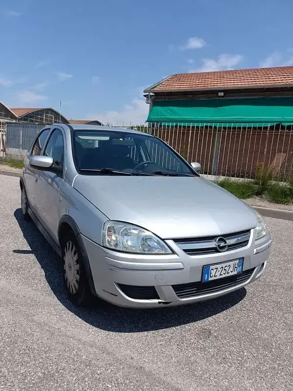 Usata Opel Corsa Sport 80 CV (58 kW) 2006 Utilitaria