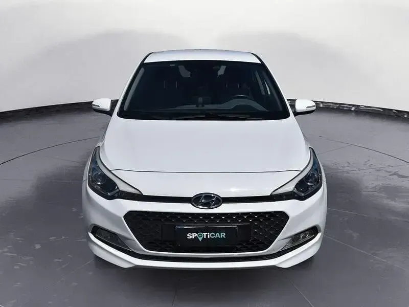 Usata Hyundai i20 Comfort 74 CV (54 kW) 2016 Bianco Berlina