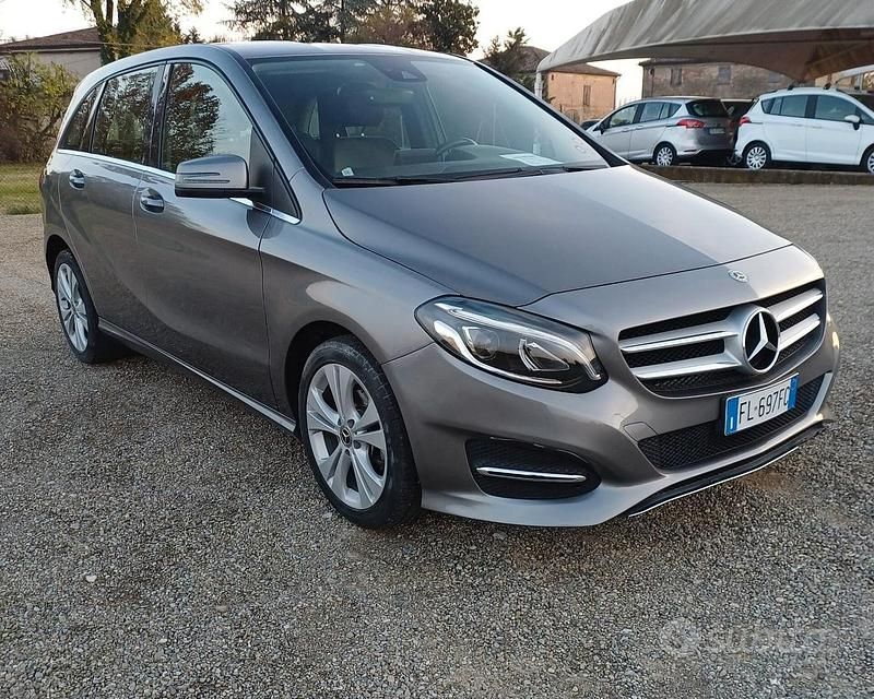 Nero Usata 2017 Mercedes B180 Premium Monovolume | 13.999 € (Buon prezzo) - Immagine 1/4