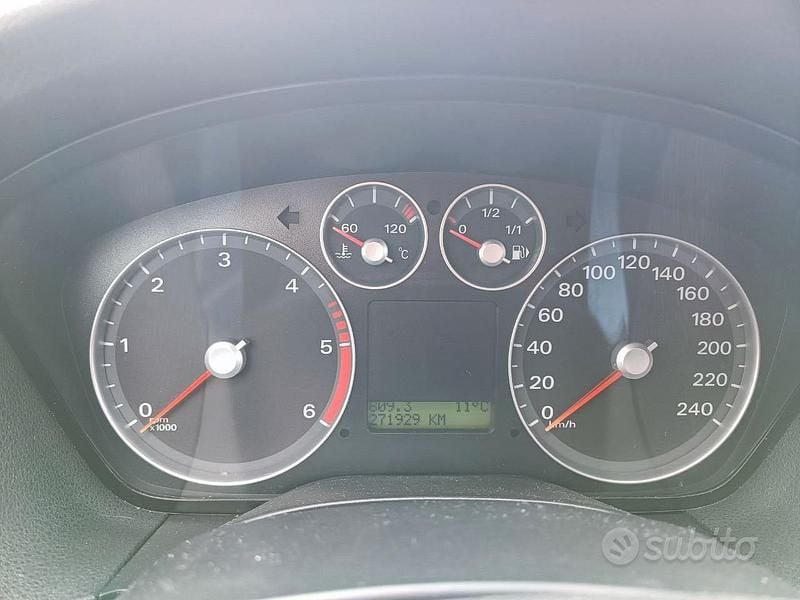 Usata Ford Focus 110 CV (80 kW) 2005 Grigio Station wagon