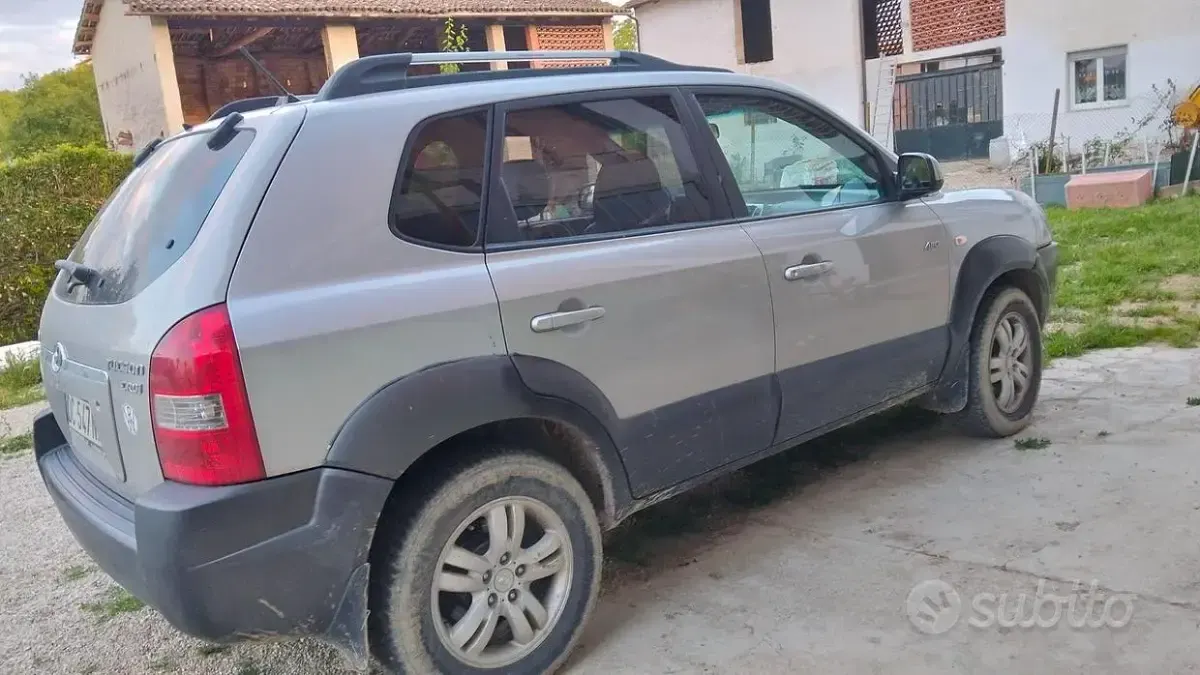 Usata Hyundai Tucson 112 CV (82 kW) 2006 Grigio SUV