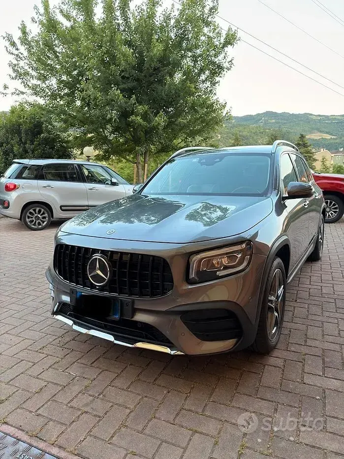 Usata Mercedes GLB200 163 CV (119 kW) 2023 Grigio SUV