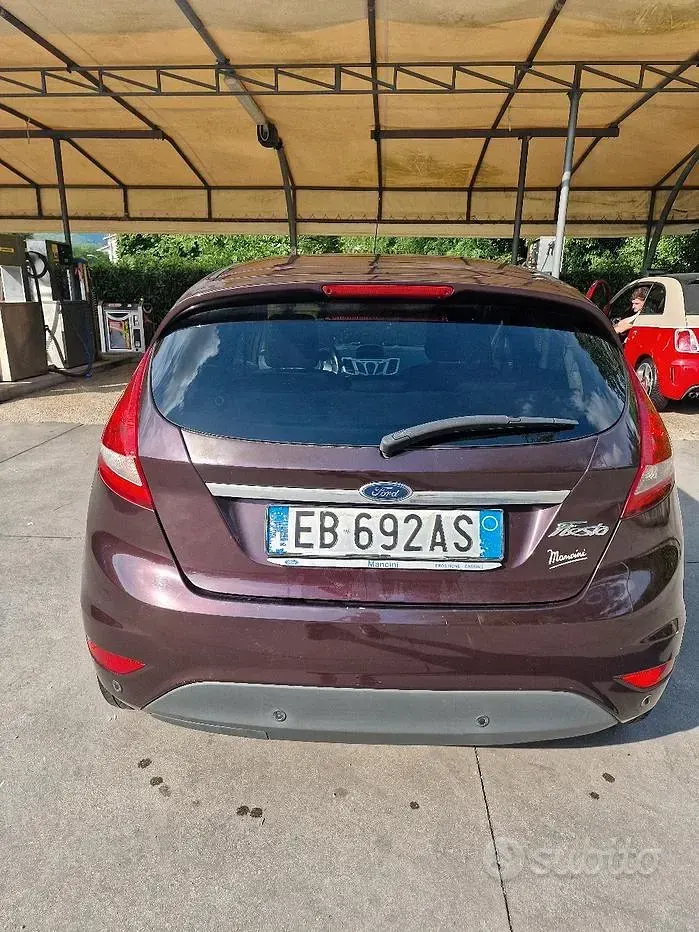 Usata Ford Fiesta Titanium 97 CV (71 kW) 2010 Rosso Berlina