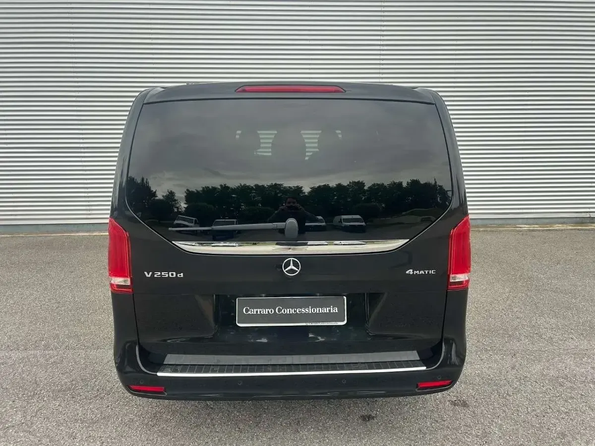 Usata Mercedes V250 190 CV (139 kW) 2023 Nero ossidiana Monovolume