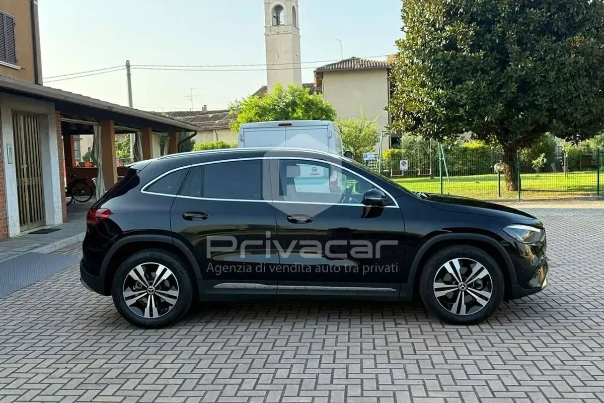 Usata Mercedes GLA180 Advanced 116 CV (85 kW) 2024 Nero SUV
