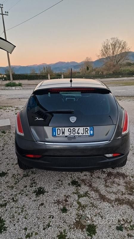 Usata Lancia Delta 120 CV (88 kW) 2009 Grigio Utilitaria
