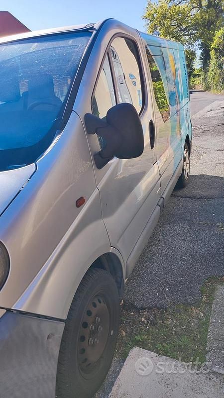 Usata Opel Vivaro 2005 Grigio Monovolume