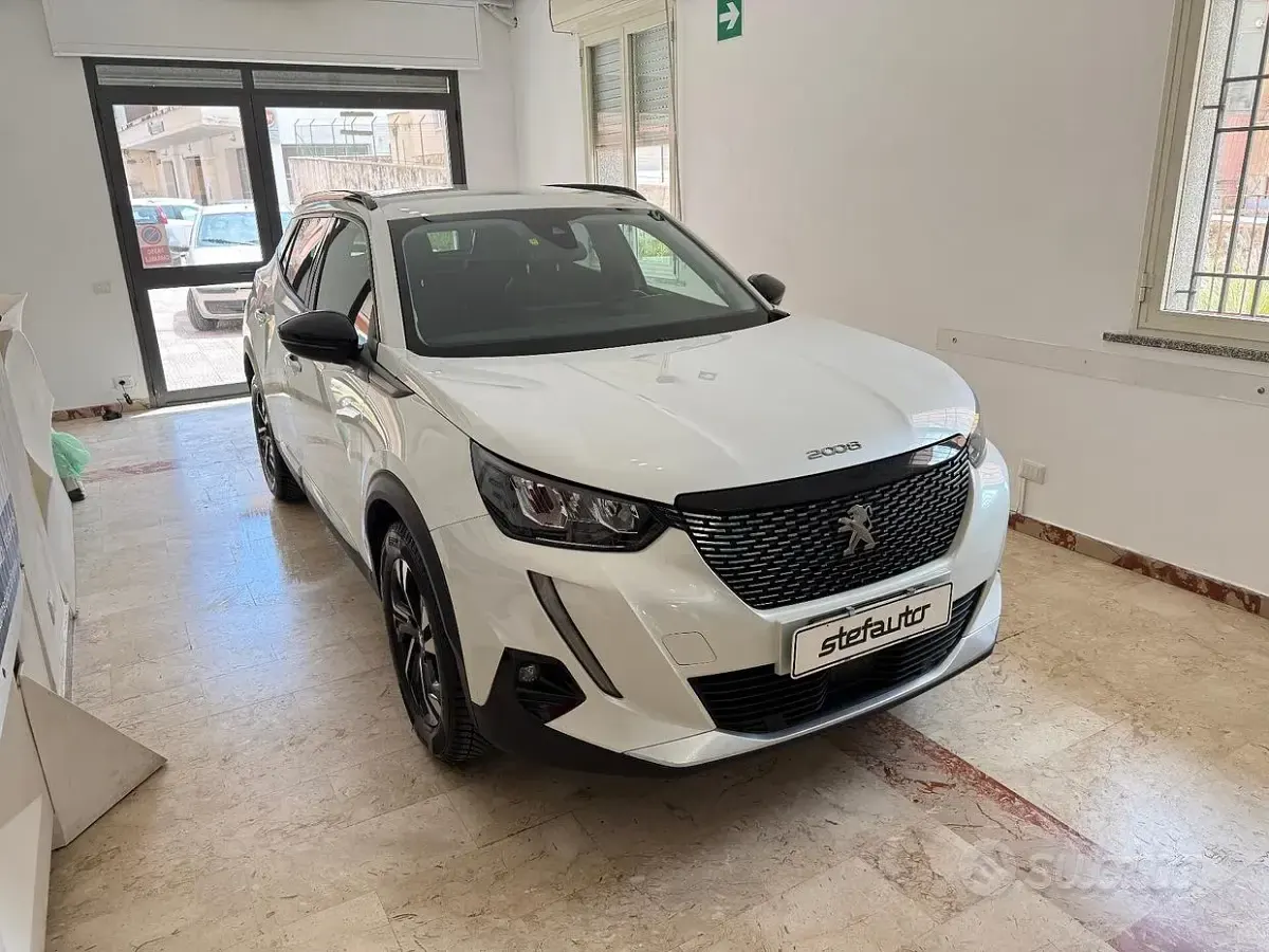 Usata Peugeot 2008 Allure 110 CV (80 kW) 2022 Perlato SUV