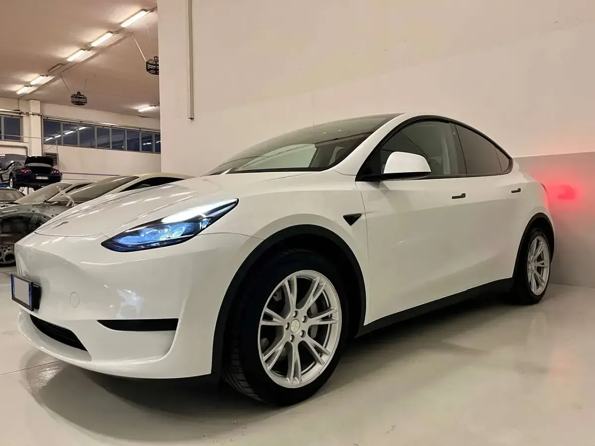 Usata Tesla Model Y RWD 250 kW (340 CV) 2023 Other SUV