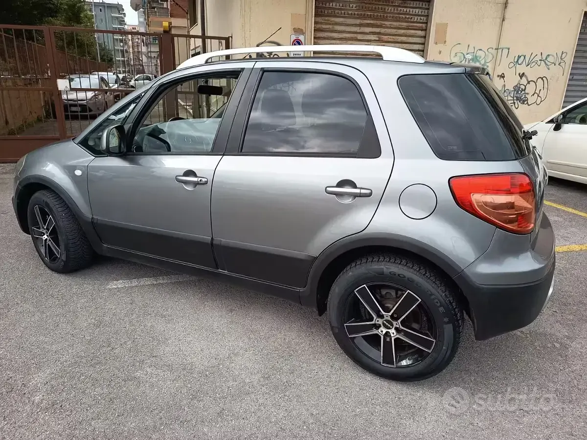 Usata Fiat Sedici 120 CV (88 kW) 2011 Grigio SUV