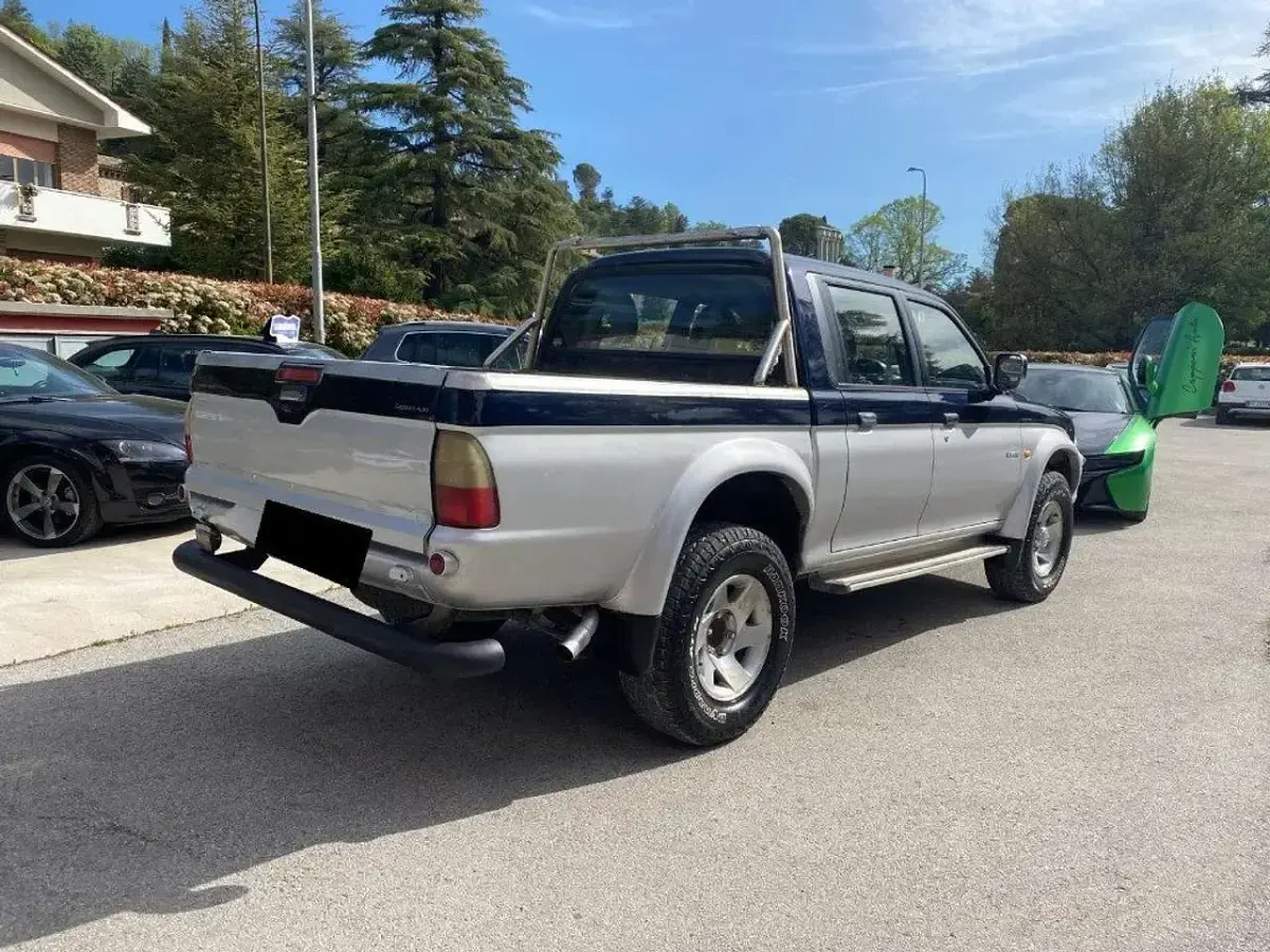 Usata Mitsubishi L200 101 CV (74 kW) 2001 Blu Pick-up