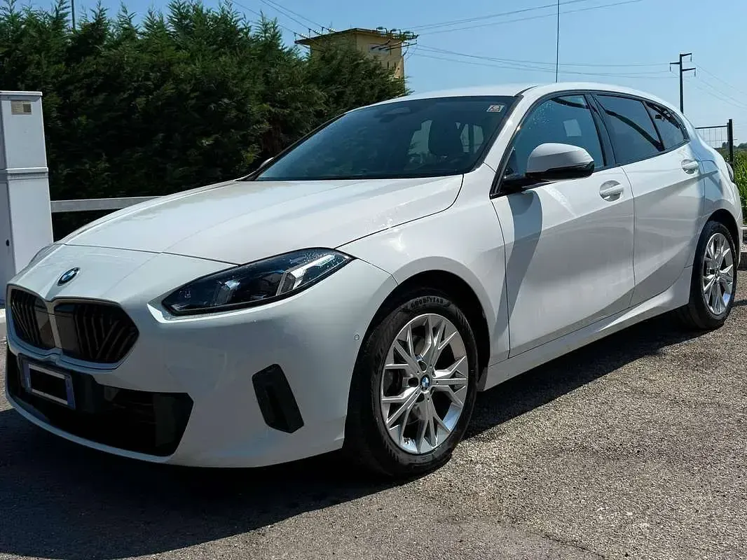 Usata BMW 116 Comfort Edition 122 CV (89 kW) 2025 Bianco Utilitaria