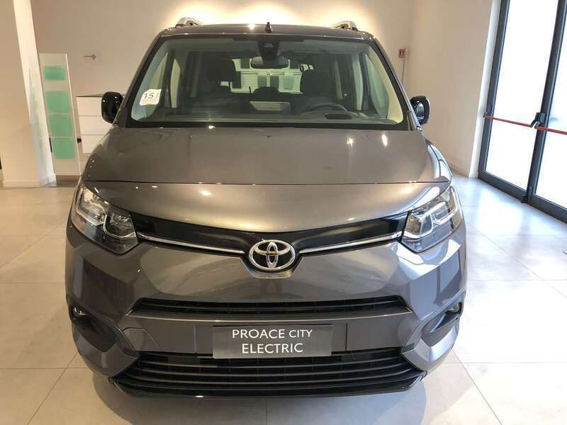 Gebraucht Toyota Proace Verso City 100 kW (136 PS) 2023 Grau Kombi