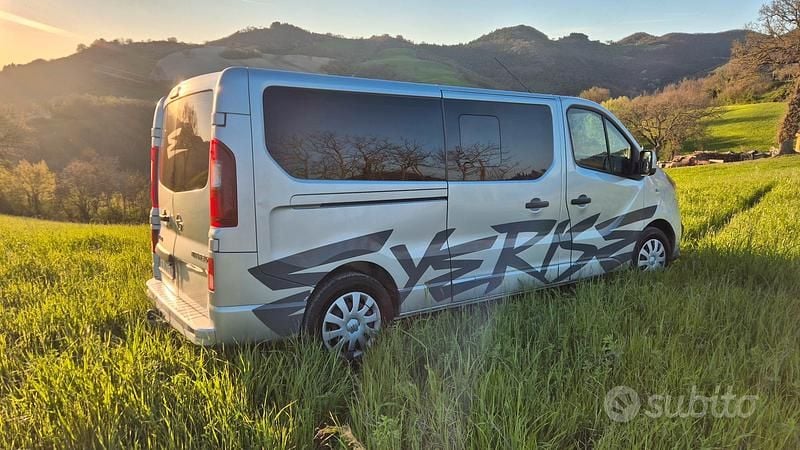 Usata Opel Vivaro 2015 Grigio Monovolume