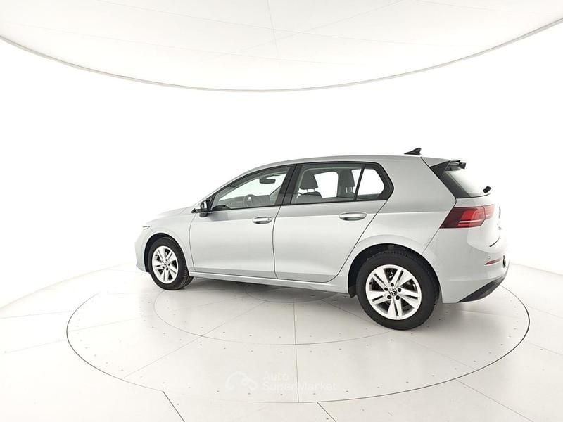 Usata VW Golf VIII Life 116 CV (85 kW) 2025 Argento Utilitaria