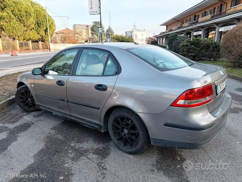 Usata Saab 9-3 Vector 125 CV (91 kW) 2004 Grigio Berlina