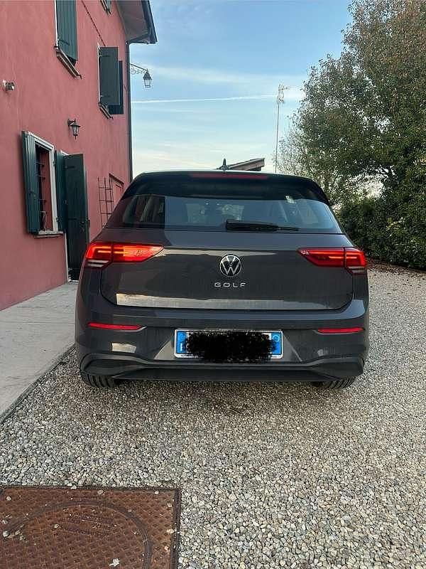 Usata VW Golf VIII Life 131 CV (96 kW) 2021 Grigio Berlina