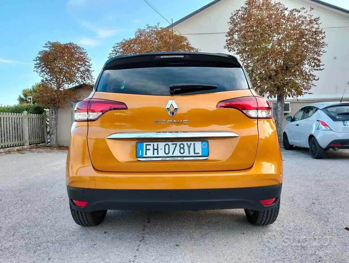Usata Renault Scénic III 131 CV (96 kW) 2017 Giallo Monovolume