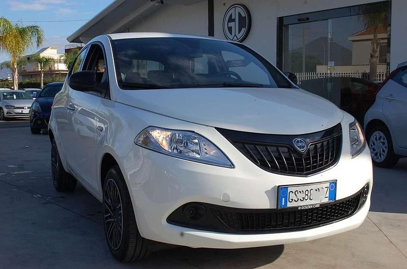 Usata Lancia Ypsilon S 69 CV (50 kW) 2023 Bianco Utilitaria