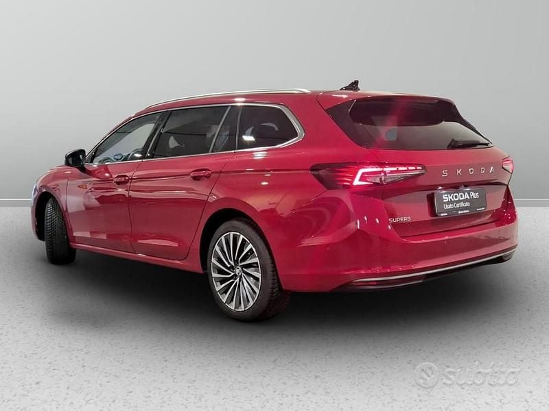 Usata Skoda Superb LAURIN & KLEMENT 150 CV (110 kW) 2024 Rosso Station wagon