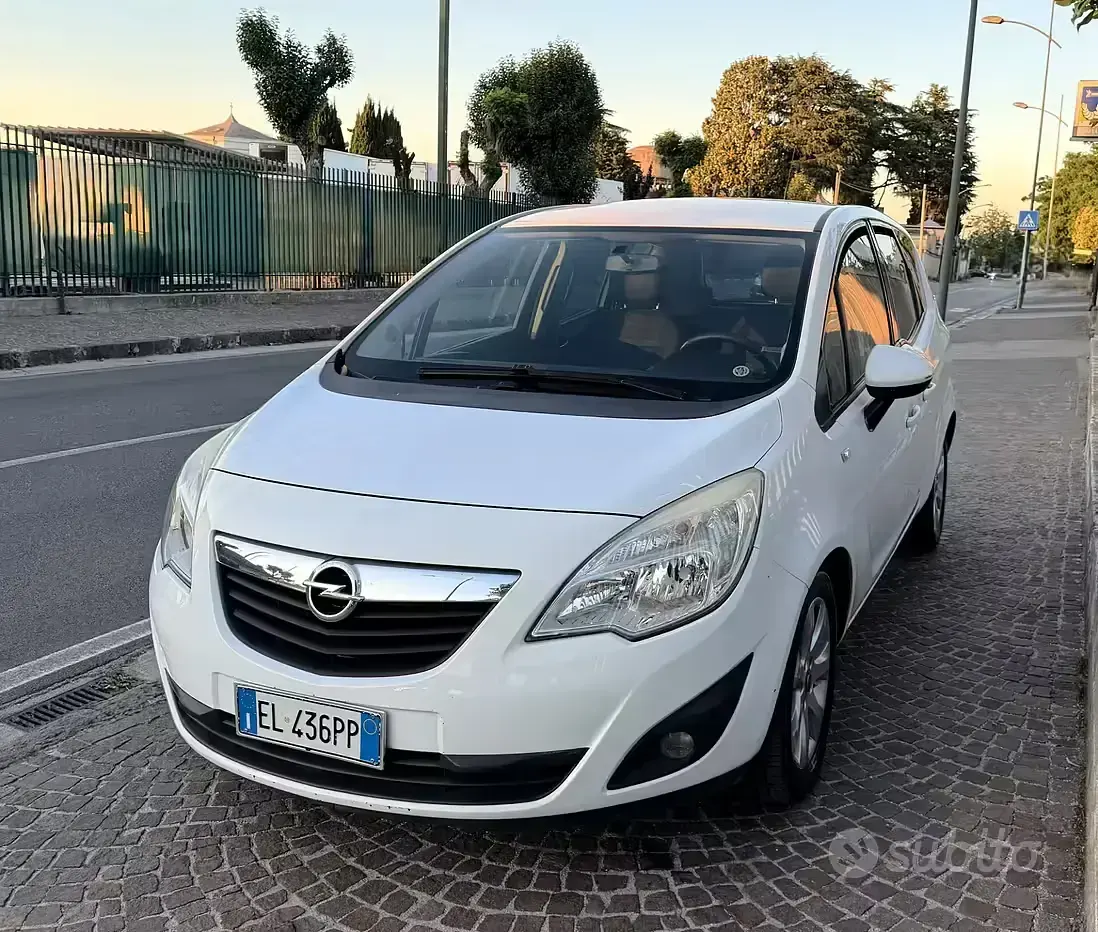 Usata Opel Meriva Cosmo 95 CV (69 kW) 2012 Bianco Monovolume
