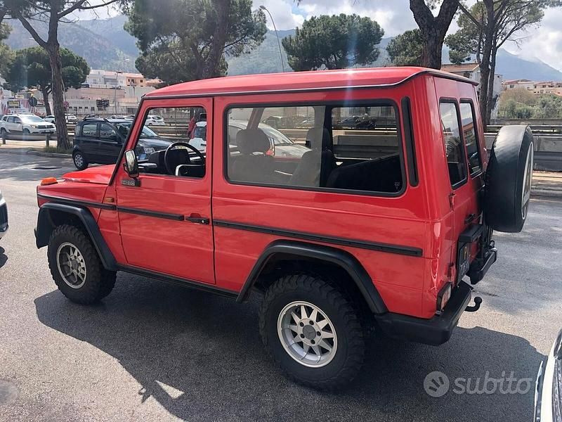 Usata Mercedes 240 72 CV (52 kW) 1980 Rosso SUV