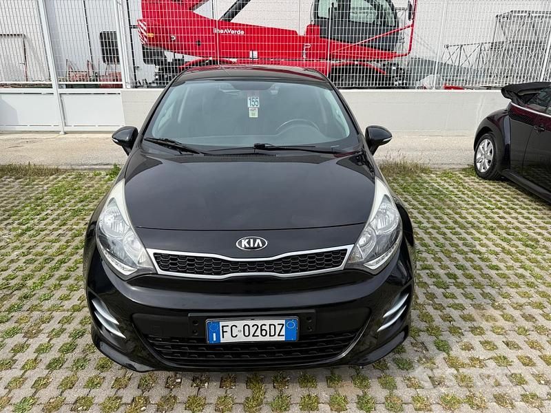 Usata Kia Rio 75 CV (55 kW) 2016 Nero Utilitaria