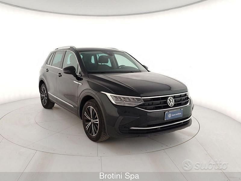 Usata VW Tiguan Life 131 CV (96 kW) 2022 Nero SUV