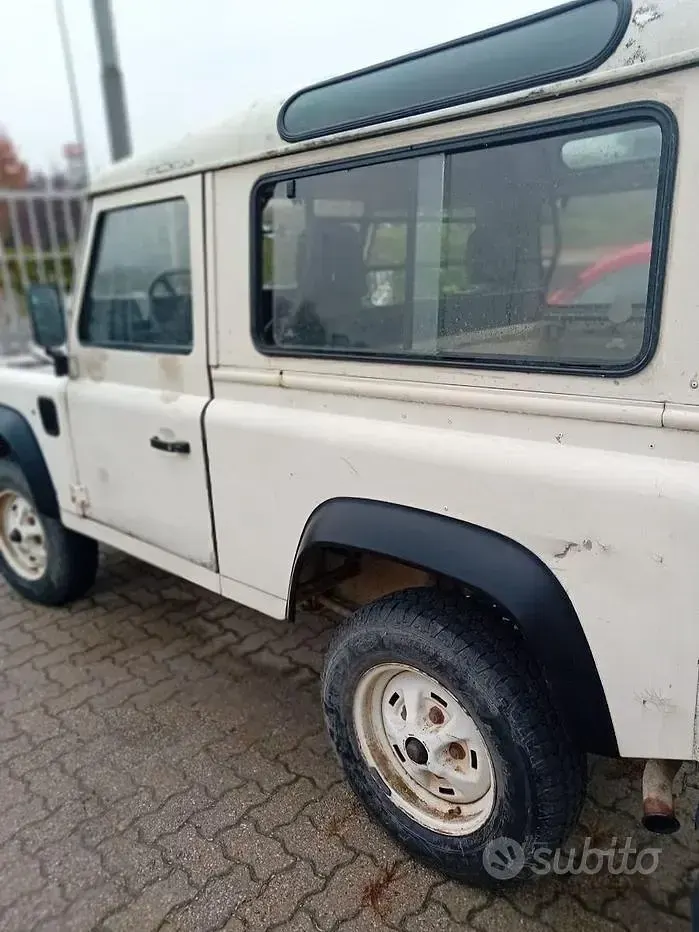 Usata Land Rover Defender 86 CV (63 kW) 1987 SUV