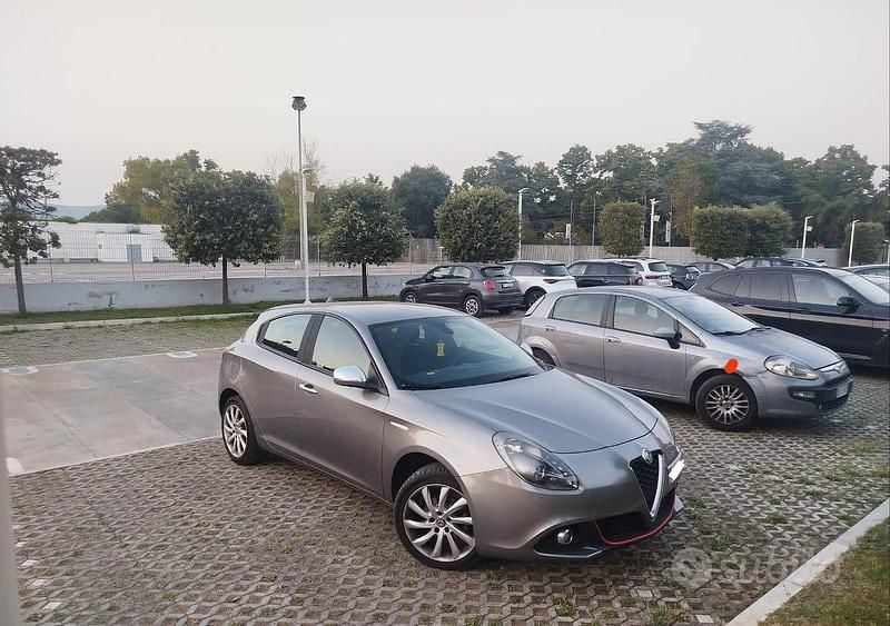 Usata Alfa Romeo Giulietta 120 CV (88 kW) 2017 Grigio Berlina