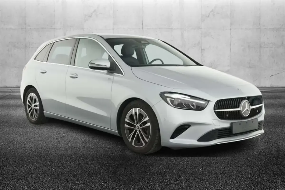 Usata Mercedes B180 Advanced 116 CV (85 kW) 2025 Argento Utilitaria