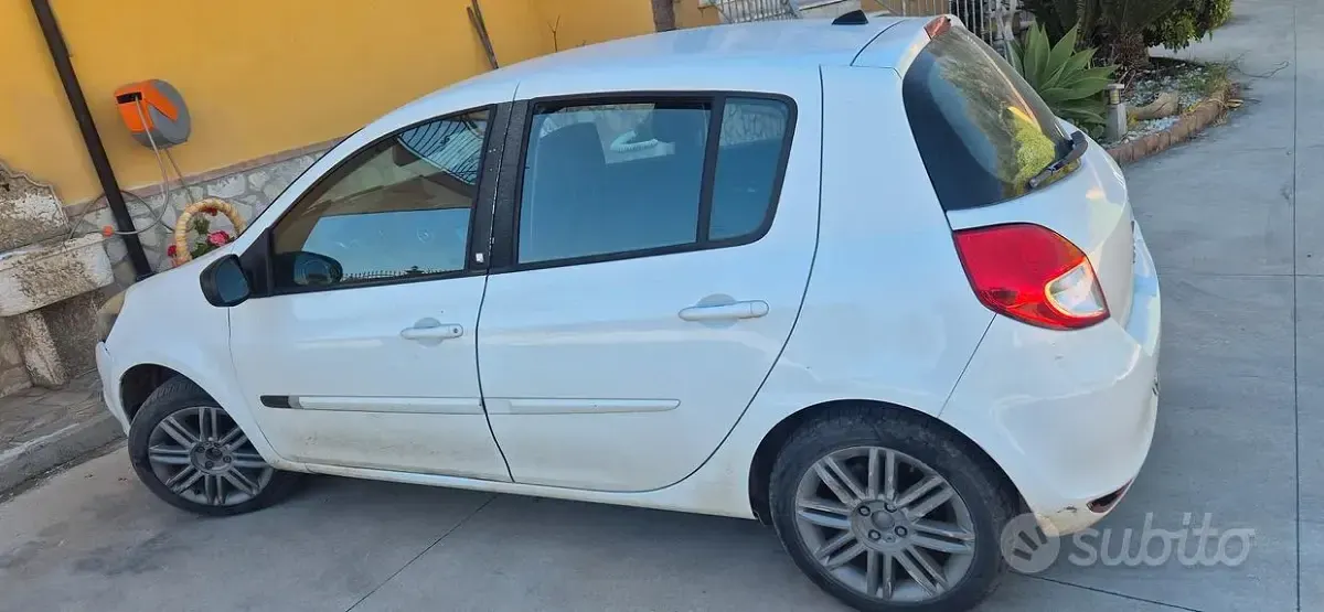 Usata Renault Clio III 75 CV (55 kW) 2011 Berlina