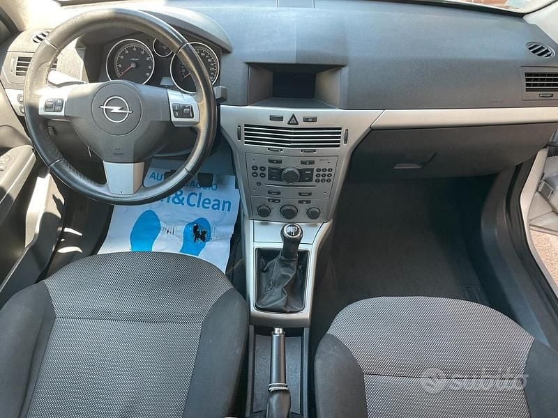 Usata Opel Astra Enjoy 140 CV (102 kW) 2010 Grigio Berlina