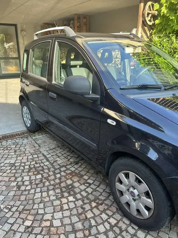 Usata Fiat Panda Emotion 69 CV (50 kW) 2011 Nero Utilitaria