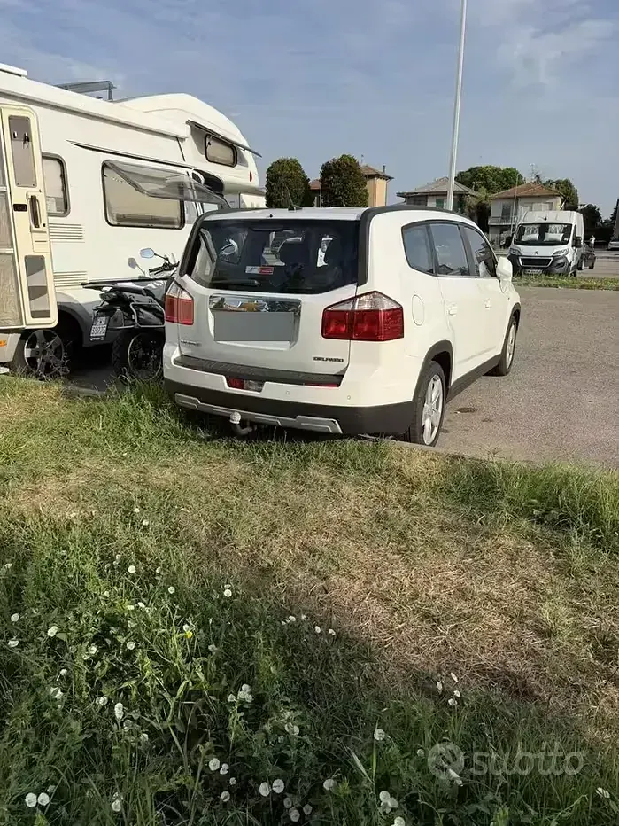 Usata Chevrolet Orlando 163 CV (119 kW) 2012 Bianco Monovolume