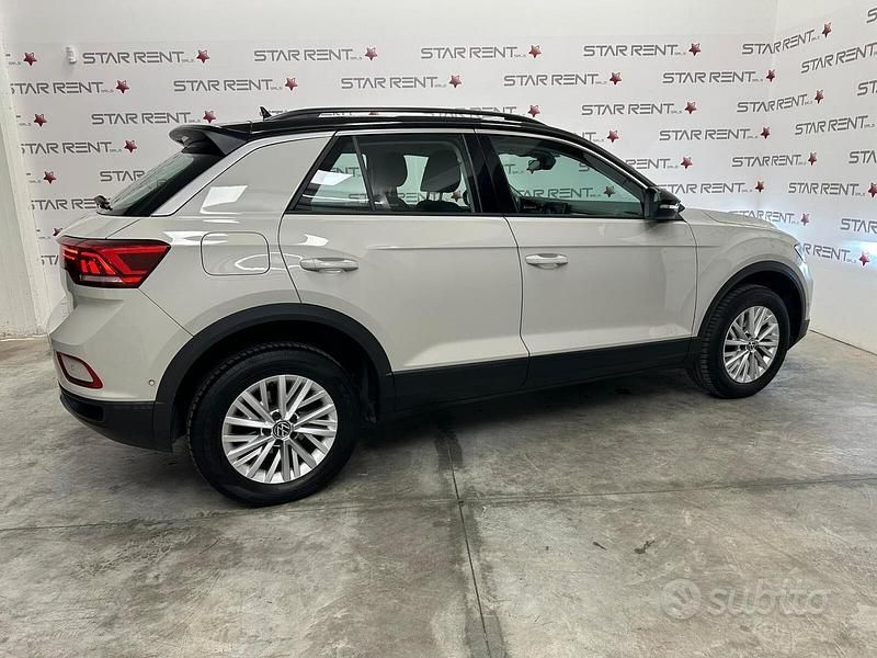Usata VW T-Roc Life 110 CV (80 kW) 2024 Beige SUV