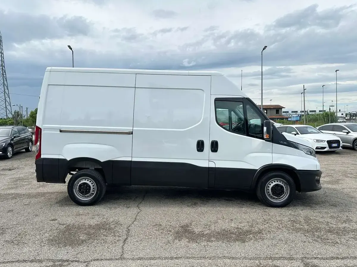 Usata Iveco 35.12 116 CV (85 kW) 2020 Bianco Furgone